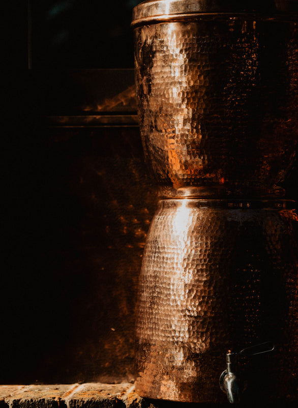 Sertodo Sana Vida copper water dispenser with filtration system, featuring a sleek design and copper finish for clean drinking water.