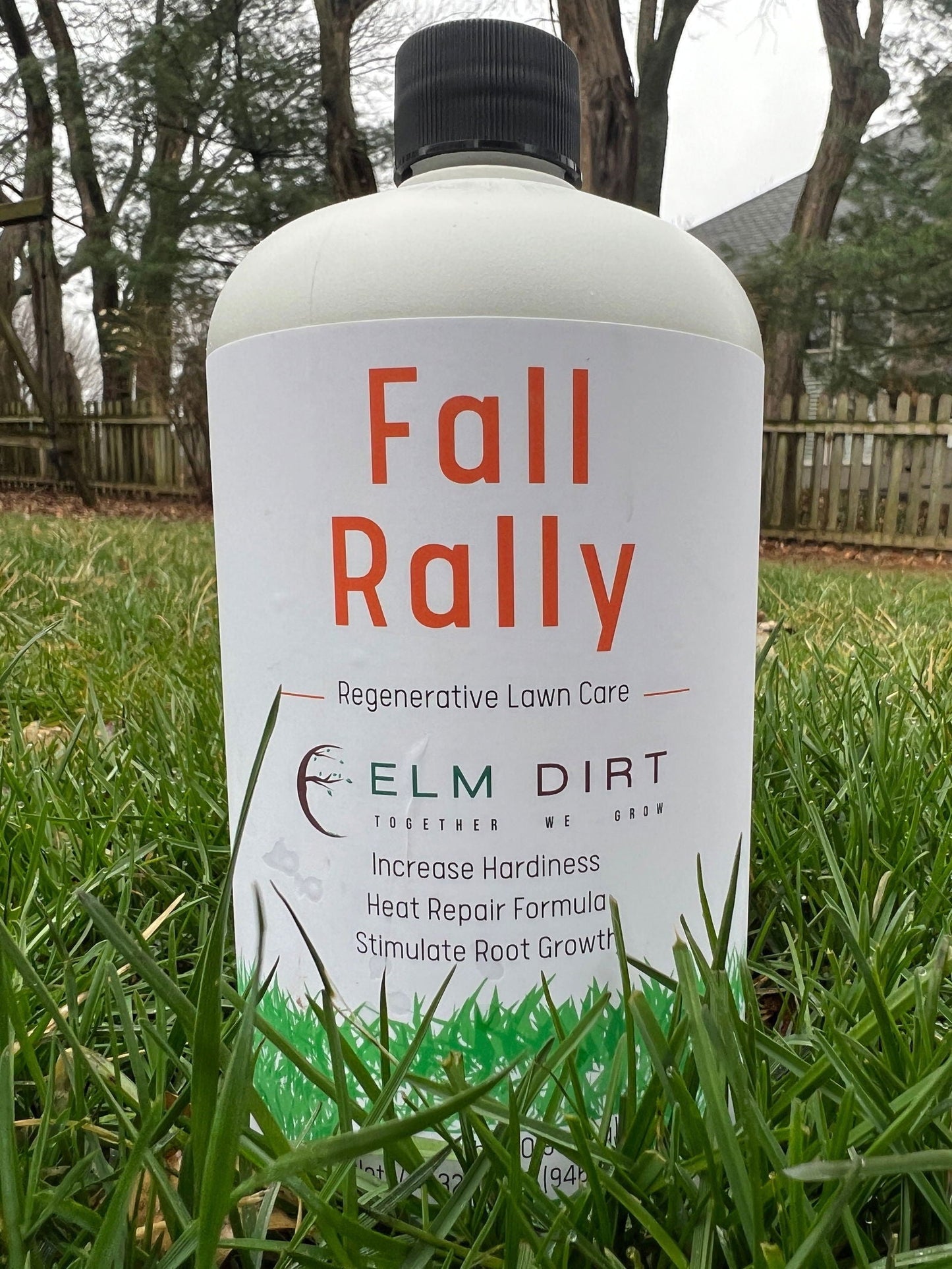 Elm Dirt regenerative fertilizer for sustainable lawn care, shown in a bag designed for 2000 sq ft application.
