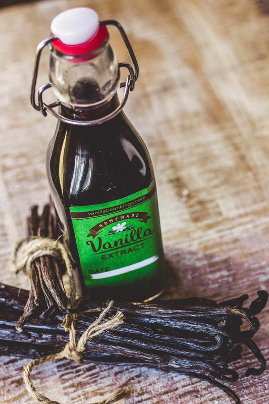 Vanilla Bean Kings homemade vanilla extract kit with organic Madagascar vanilla beans, shown with fresh vanilla beans and extract setup.
