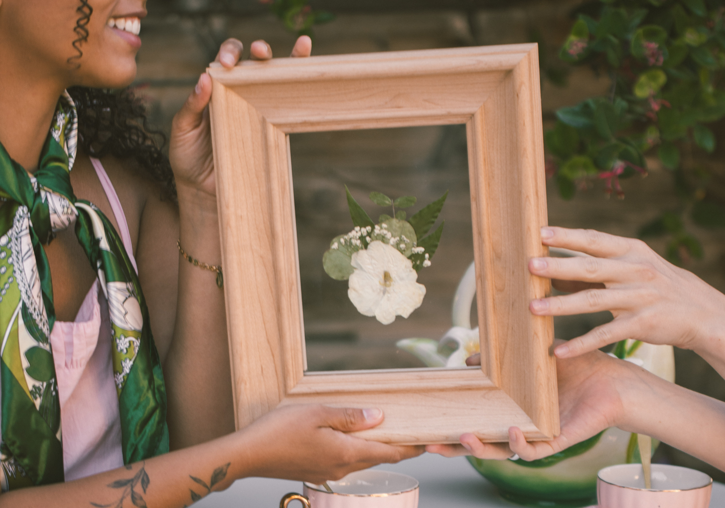 Boutonniere Frame