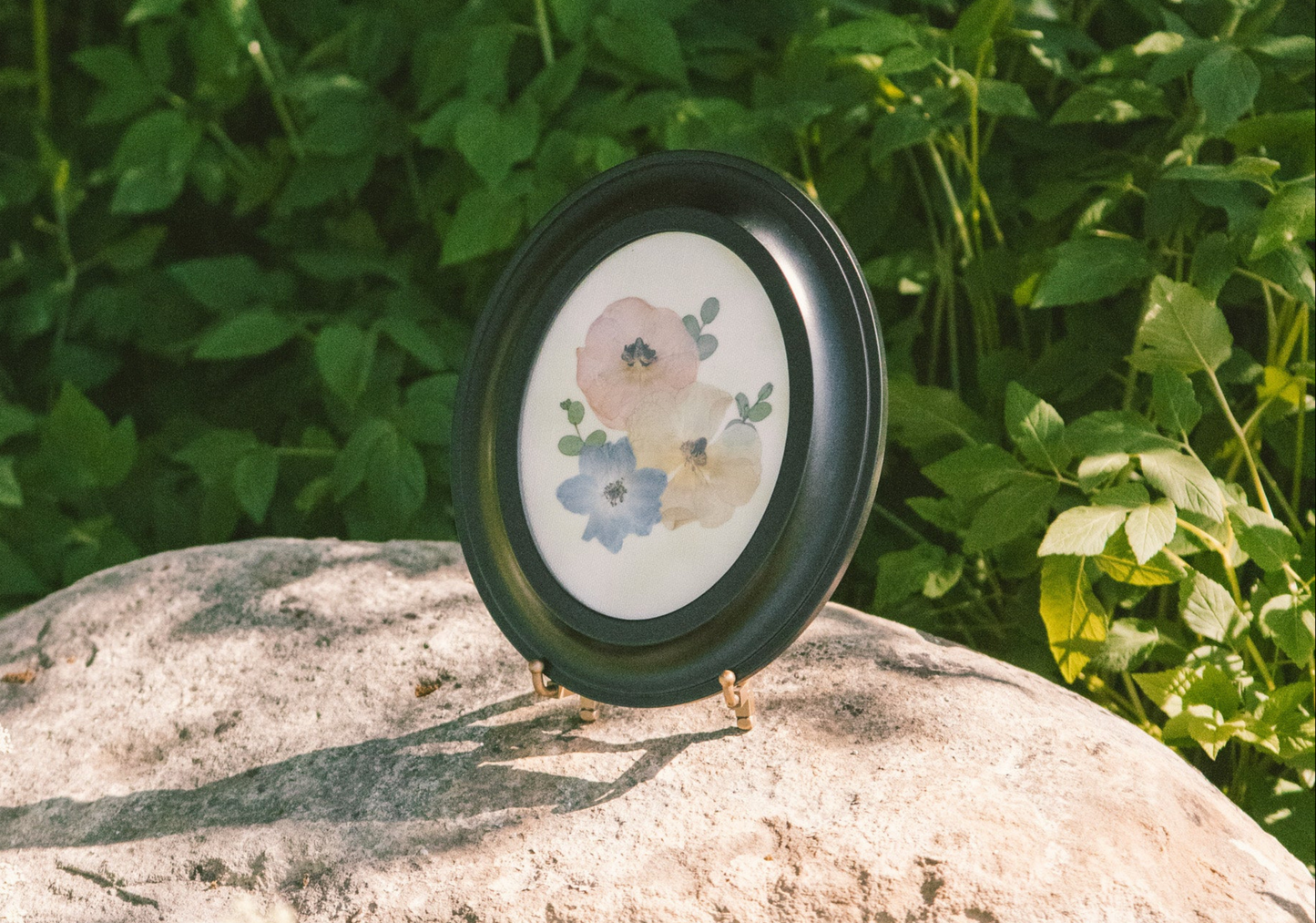 Boutonniere Frame