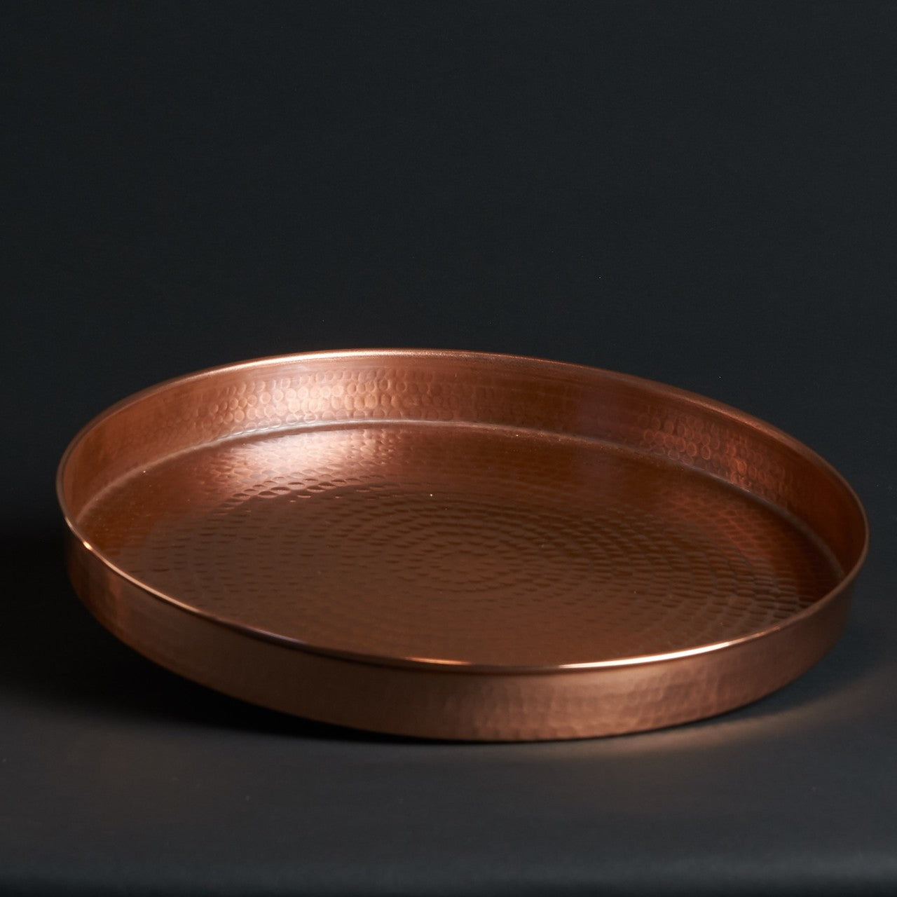 Copper serving tray from Sertodo's Oyster collection, ideal for barware and serving drinks with a stylish, rustic design.