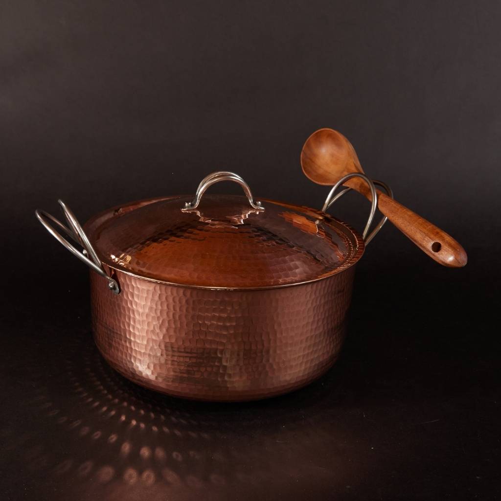 Large Sertodo copper Dutch oven with a sturdy handle and polished finish, designed for cooking and baking in the kitchen.