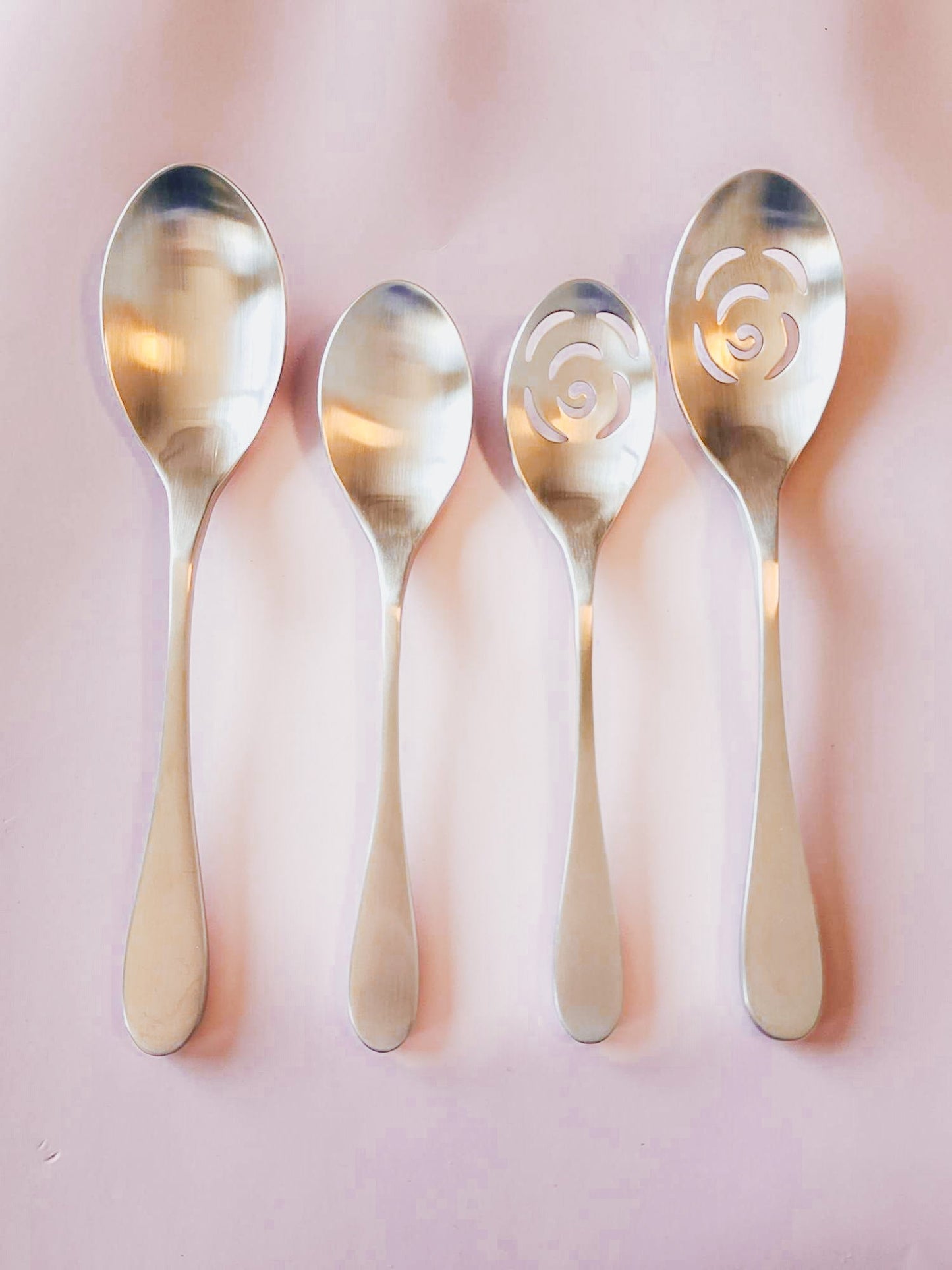 Knork XL serving spoon set with two stainless steel spoons, featuring ergonomic handles for serving salads and sides.