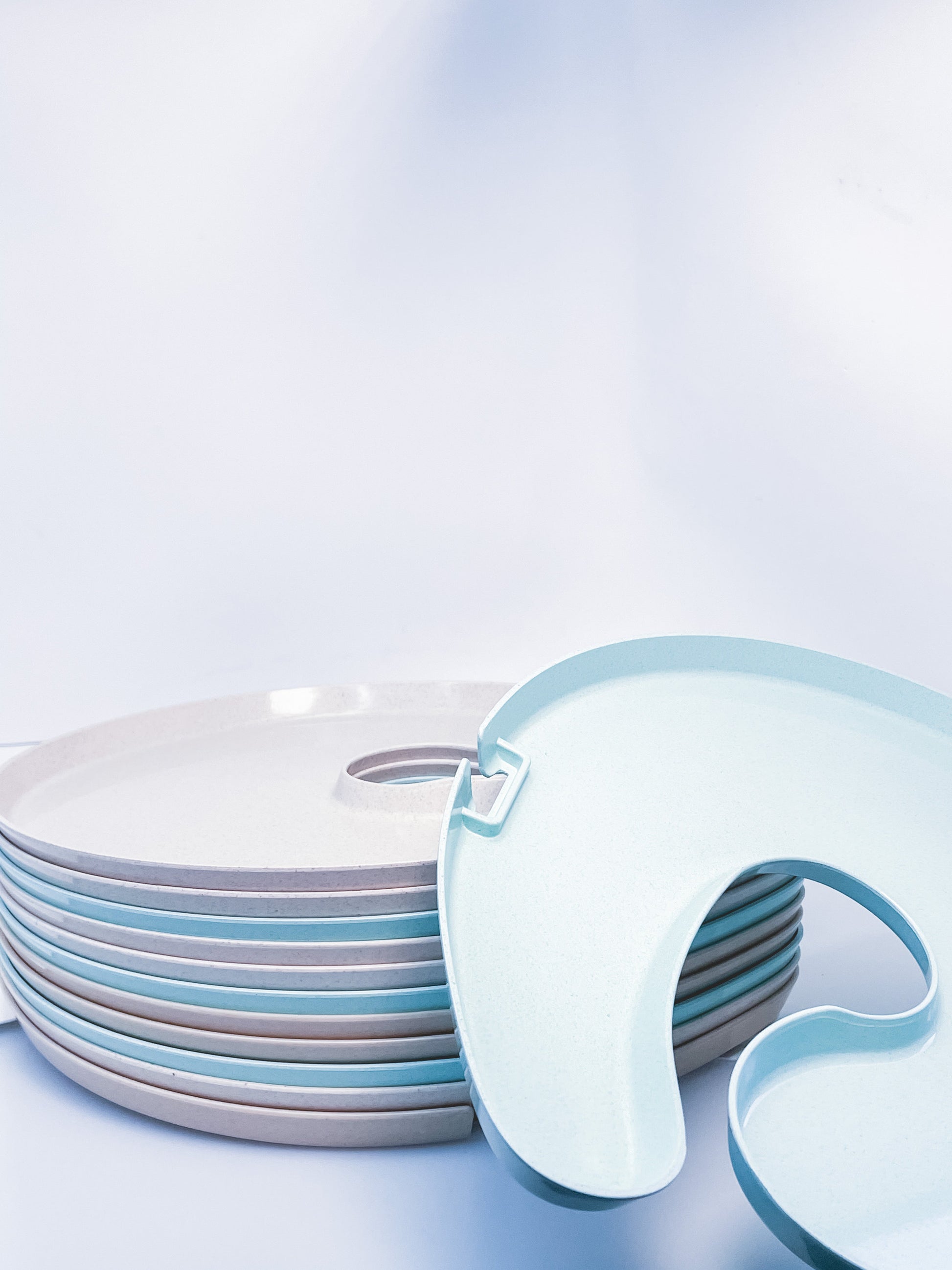 Set of two Knork Eco Party Plates, eco-friendly disposable dinnerware with a modern design, perfect for gatherings and events