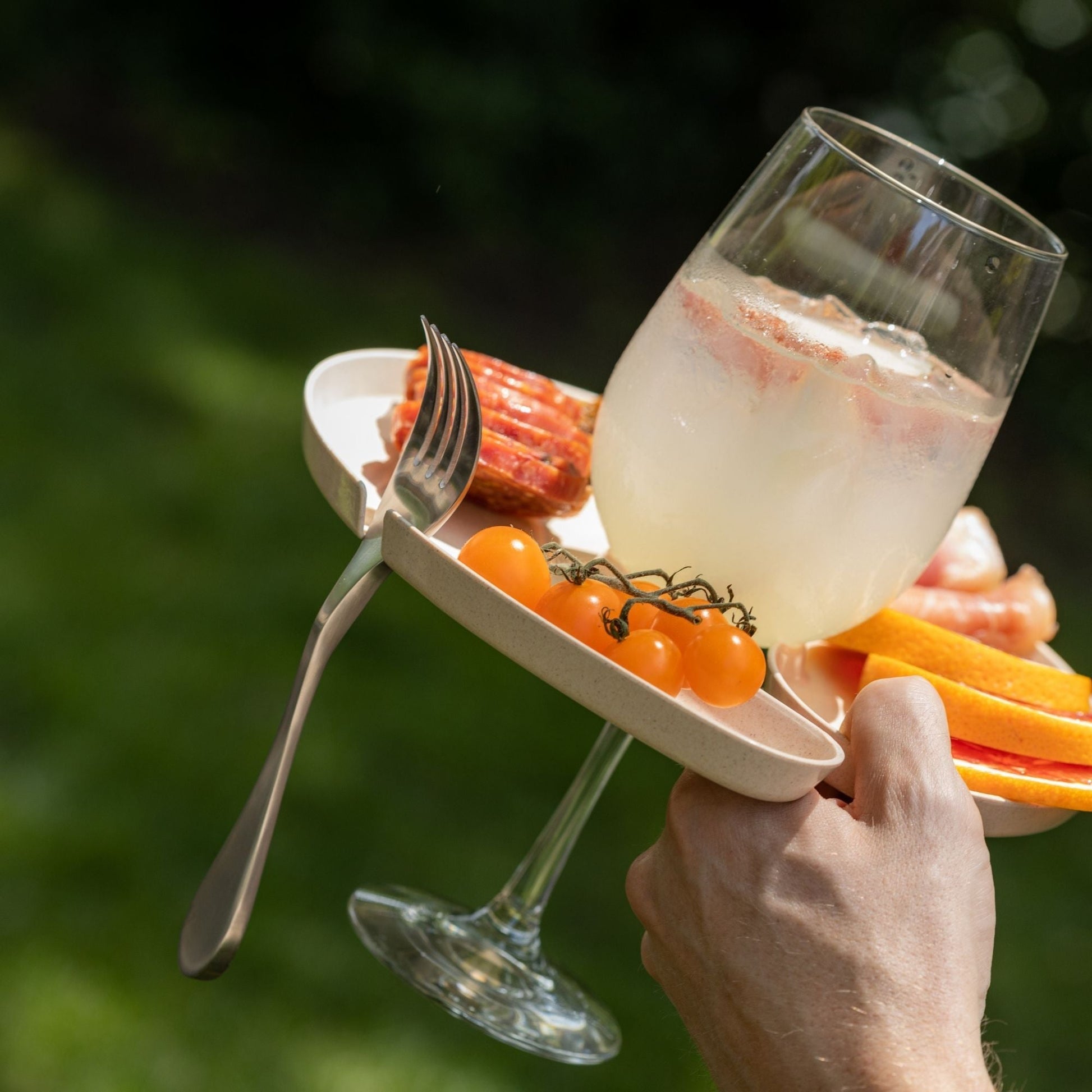 Knork Eco Party appetizer plate, single, made of sustainable materials, with a sleek round design and colorful pattern.