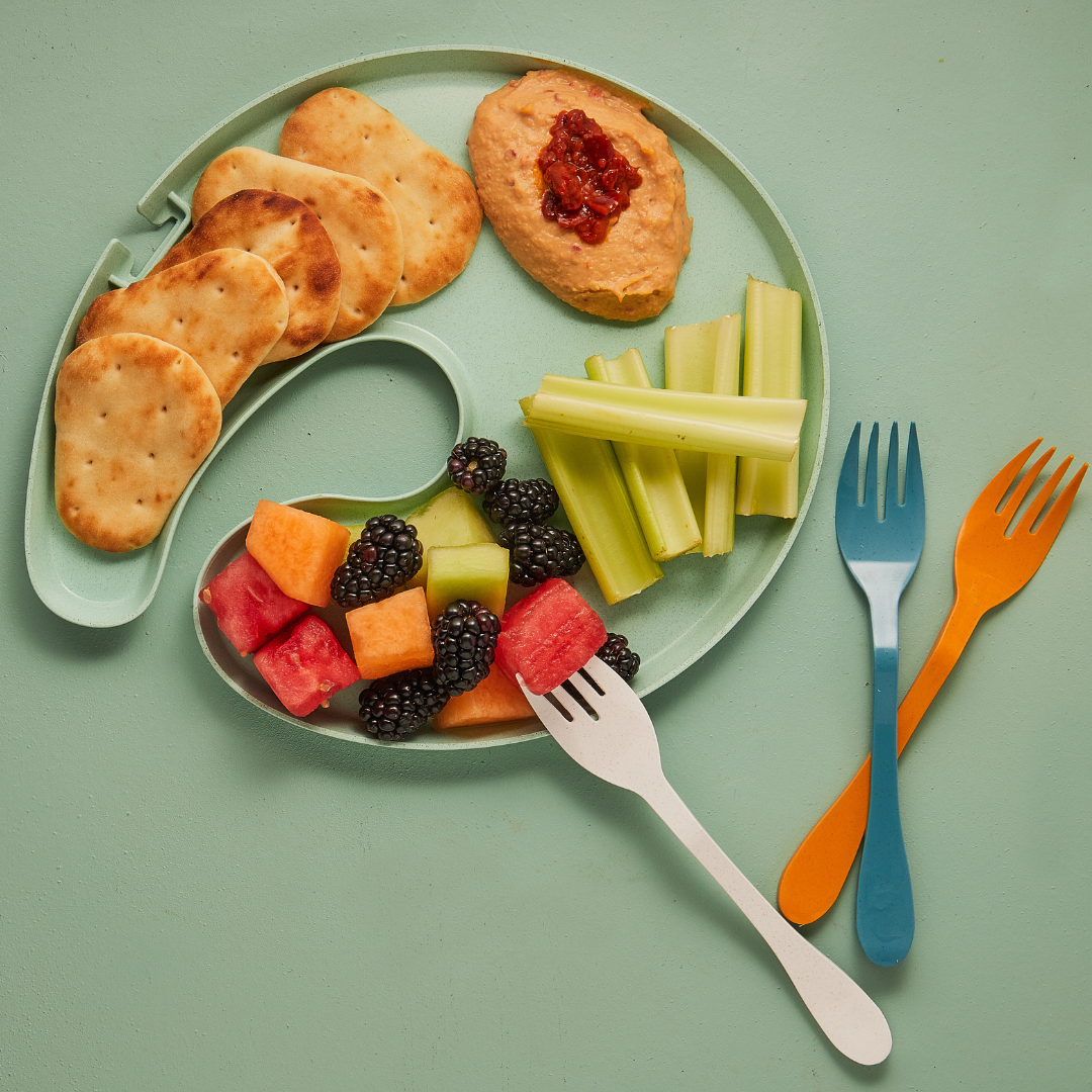 Two KNORK Eco Party Plates in a 2-pack, made of sustainable material, with a simple round design and natural finish.