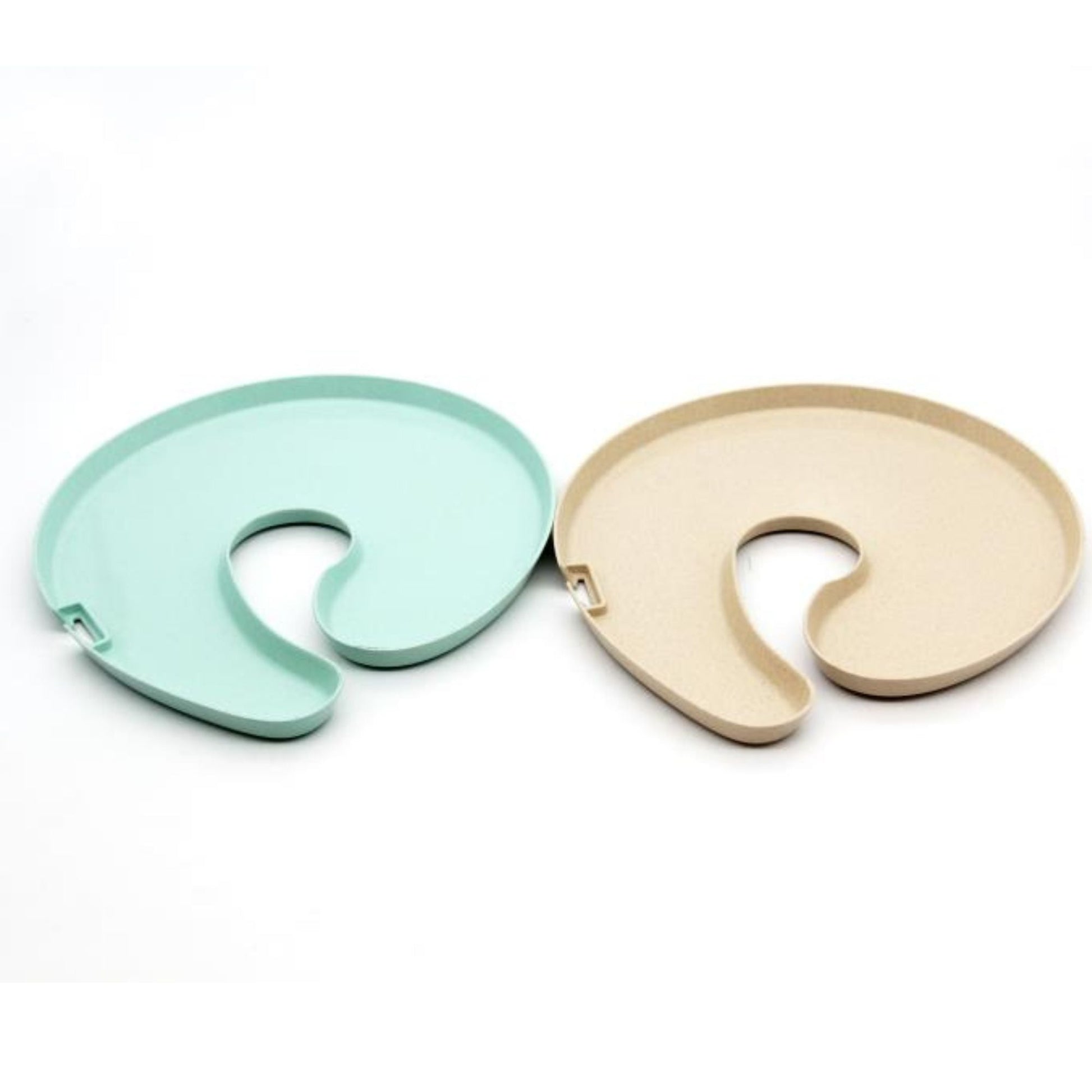 Two KNORK Eco Party Plates in a 2-pack, made from sustainable materials, featuring a simple round design.