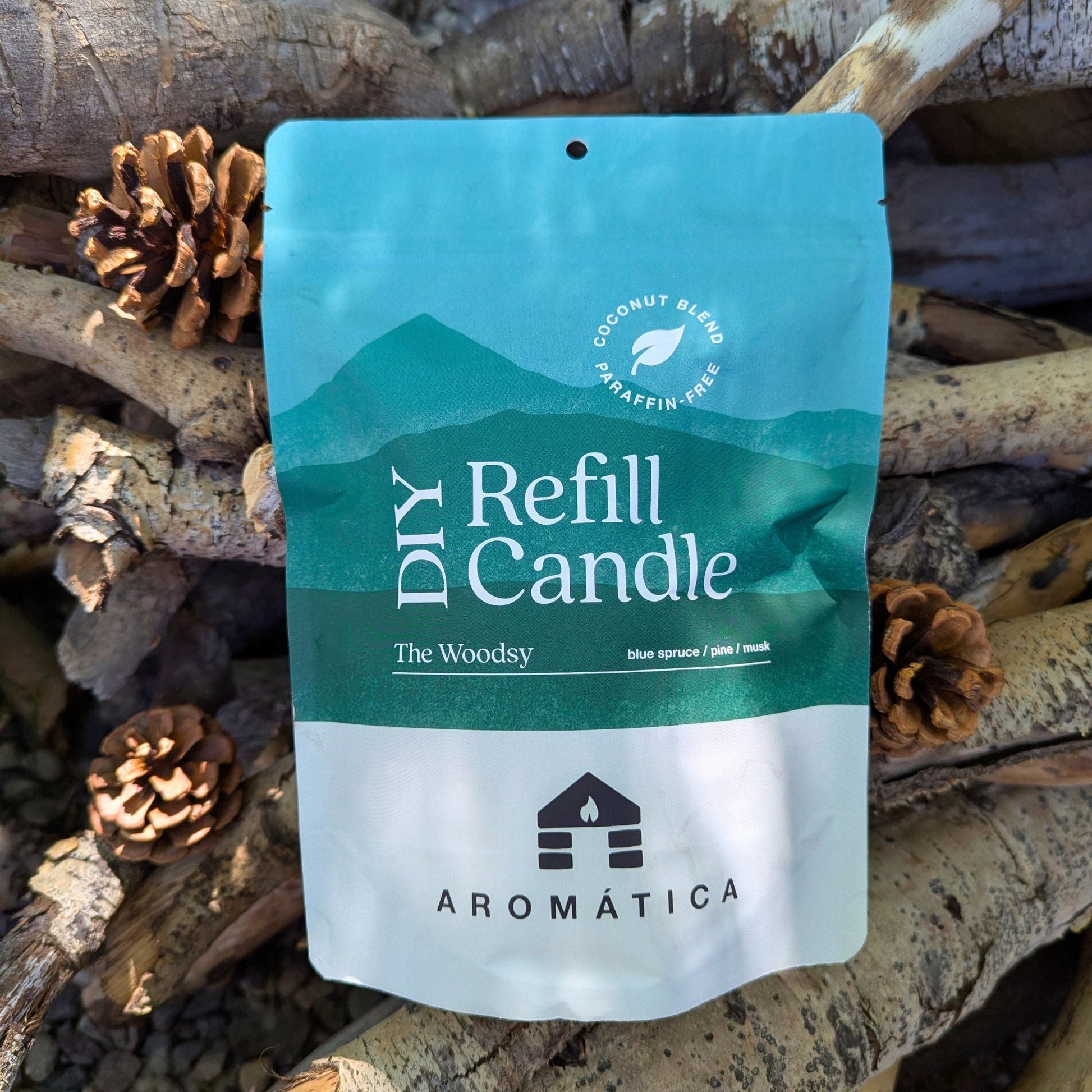 Bluecorn Candles Aromática scented candle refill kit with coconut wax, featuring woodsy pine and musk fragrances.