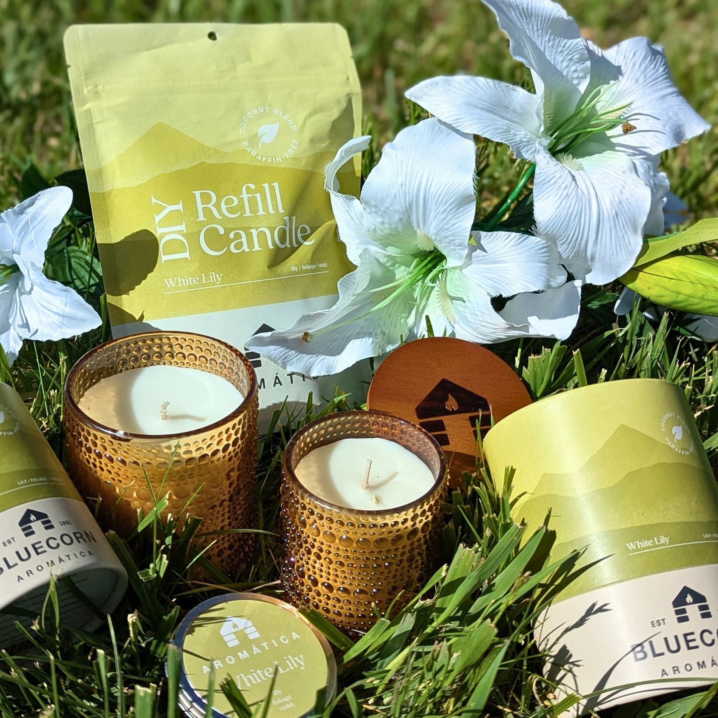 Bluecorn Candles Aromática scented candle refill kit with coconut wax and white lily flower design.