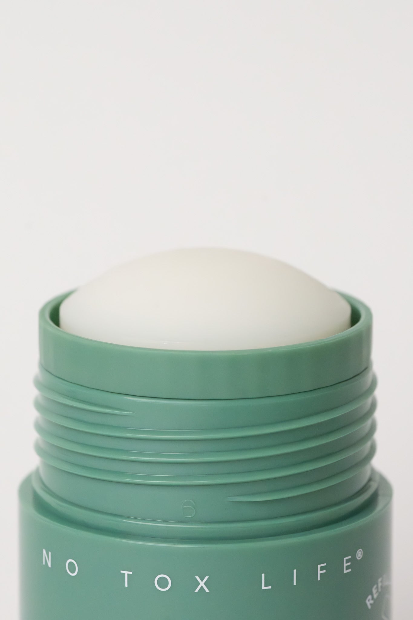 Refillable SOLIDSILK® deodorant stick by NO TOX LIFE, fragrance-free and extra strength, with pure aloe for sensitive skin.