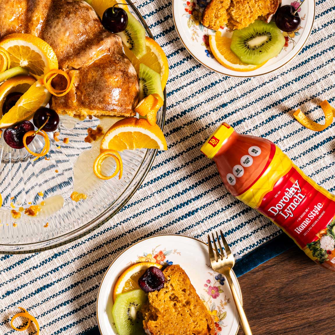 Homestyle Dorothy Lynch Salad Dressing in a 32 oz bottle, gluten-free food product with a creamy, tangy look.