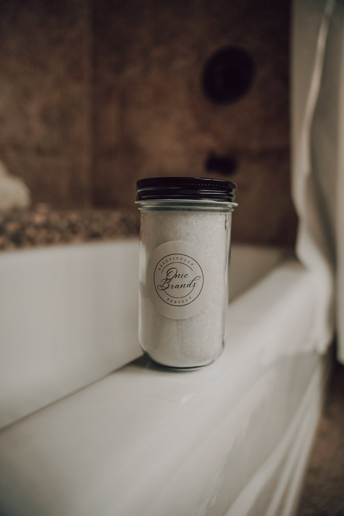 Magnesium bath and foot soak with natural minerals, produced by Onic Brands LLC, for relaxing and soothing bath experiences.