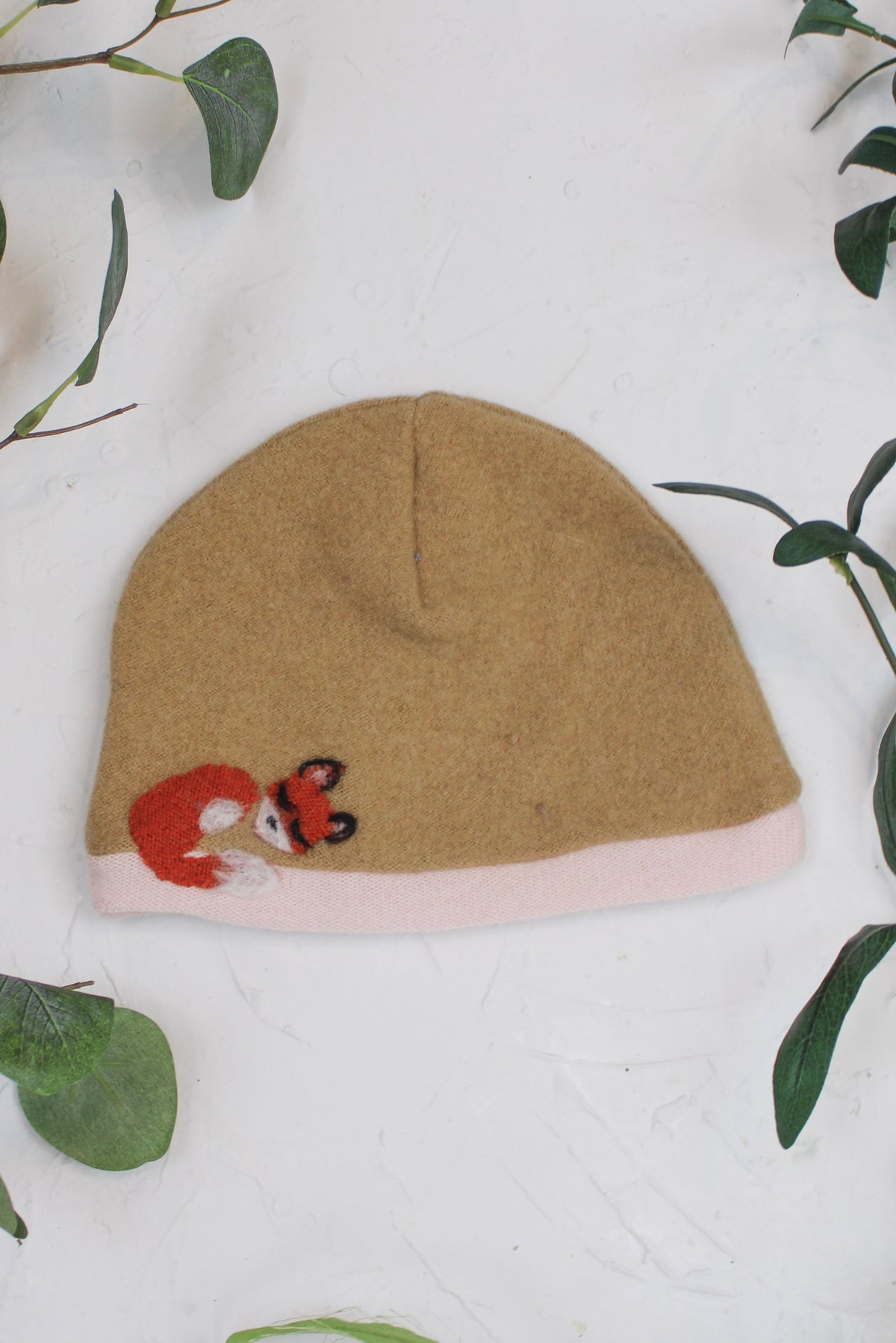 Toddler Ash & Rose Sleeping Fox Cashmere Hat featuring a cozy fox design and soft cashmere fabric for warmth.
