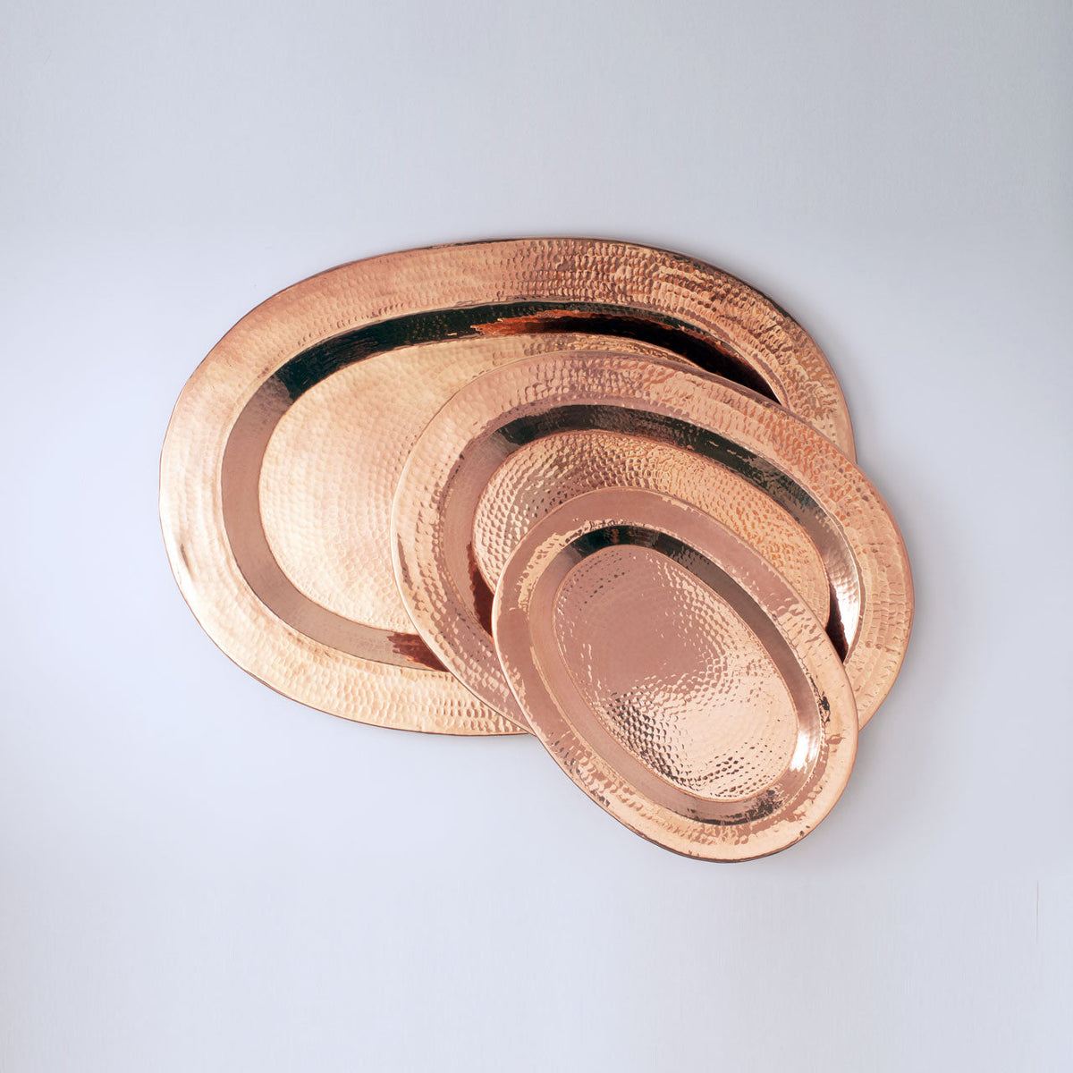 Set of Sertodo Thessaly oval copper platters with a polished finish, ideal for serving appetizers or main dishes.