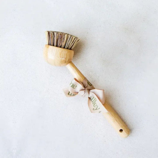 Tilley + Me eco-friendly bamboo dishwashing brush with handle and palm fiber bristles, natural kitchen utensil for cleaning dishes.