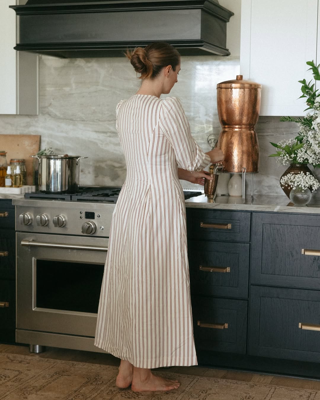 Stainless steel Sertodo water dispenser stand with a sturdy, modern design and a drip tray for supporting water dispensers.