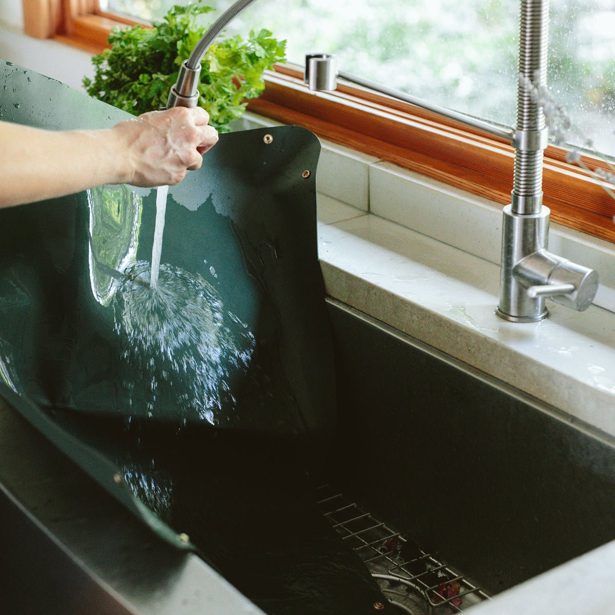 Arber repotting mat in green fabric with planting tools, designed for indoor gardening and repotting plants safely
