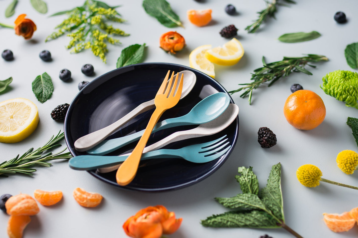Knork Eco 8-piece flatware set with carrying case, including forks, knives, spoons, and a blue storage case.