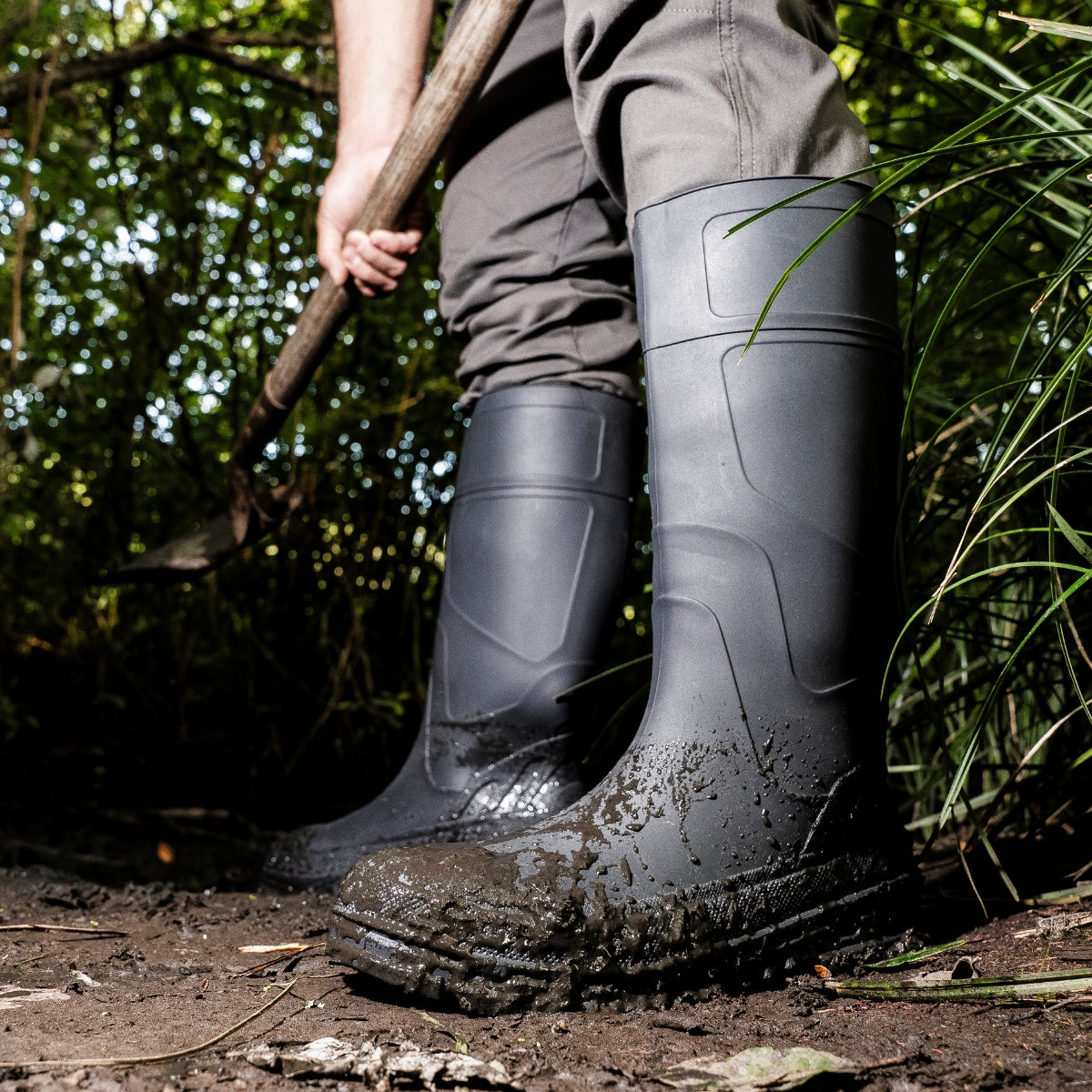 Chinook® Kickaxe Regrind 15-inch black waterproof rubber boot with eco-friendly regrind rubber for outdoor work and wet conditions.