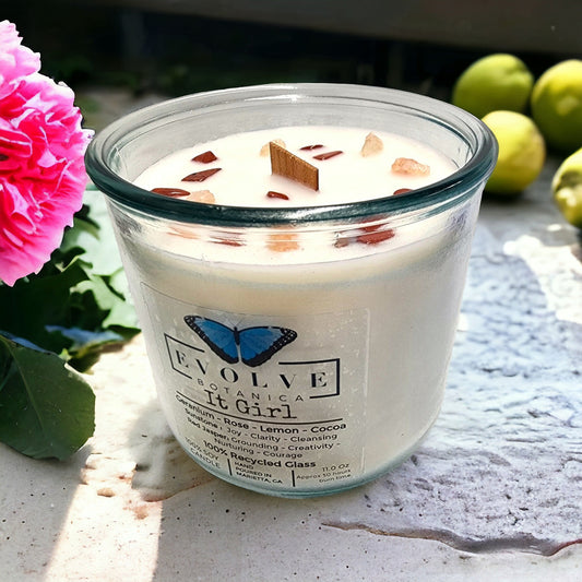 It Girl Rocks Candle by Evolve Botanica featuring sunstone and red jasper gemstones with a wood wick soy candle.