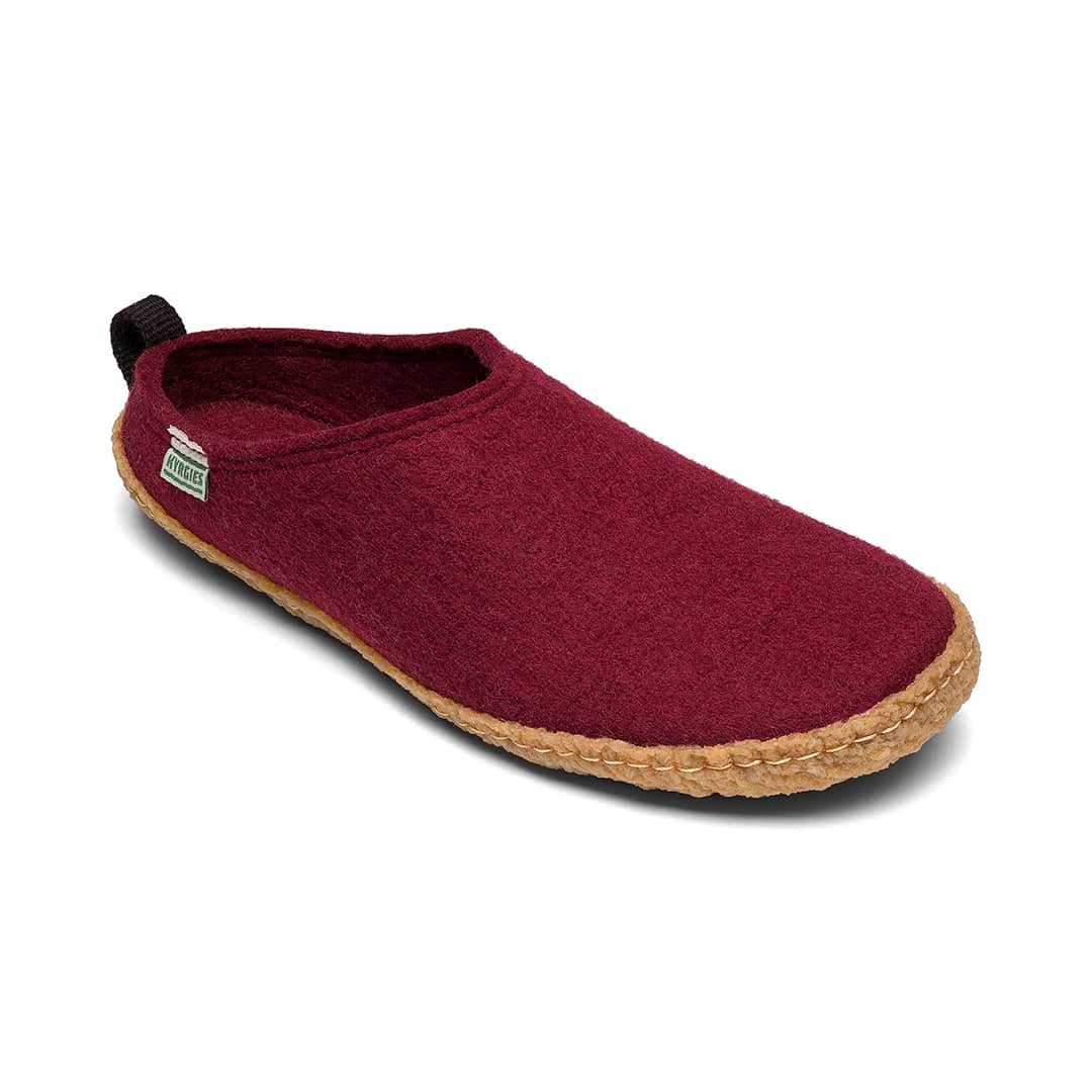 Kyrgies outdoor wool slides with natural wool straps and rubber soles, designed for comfortable outdoor wear.