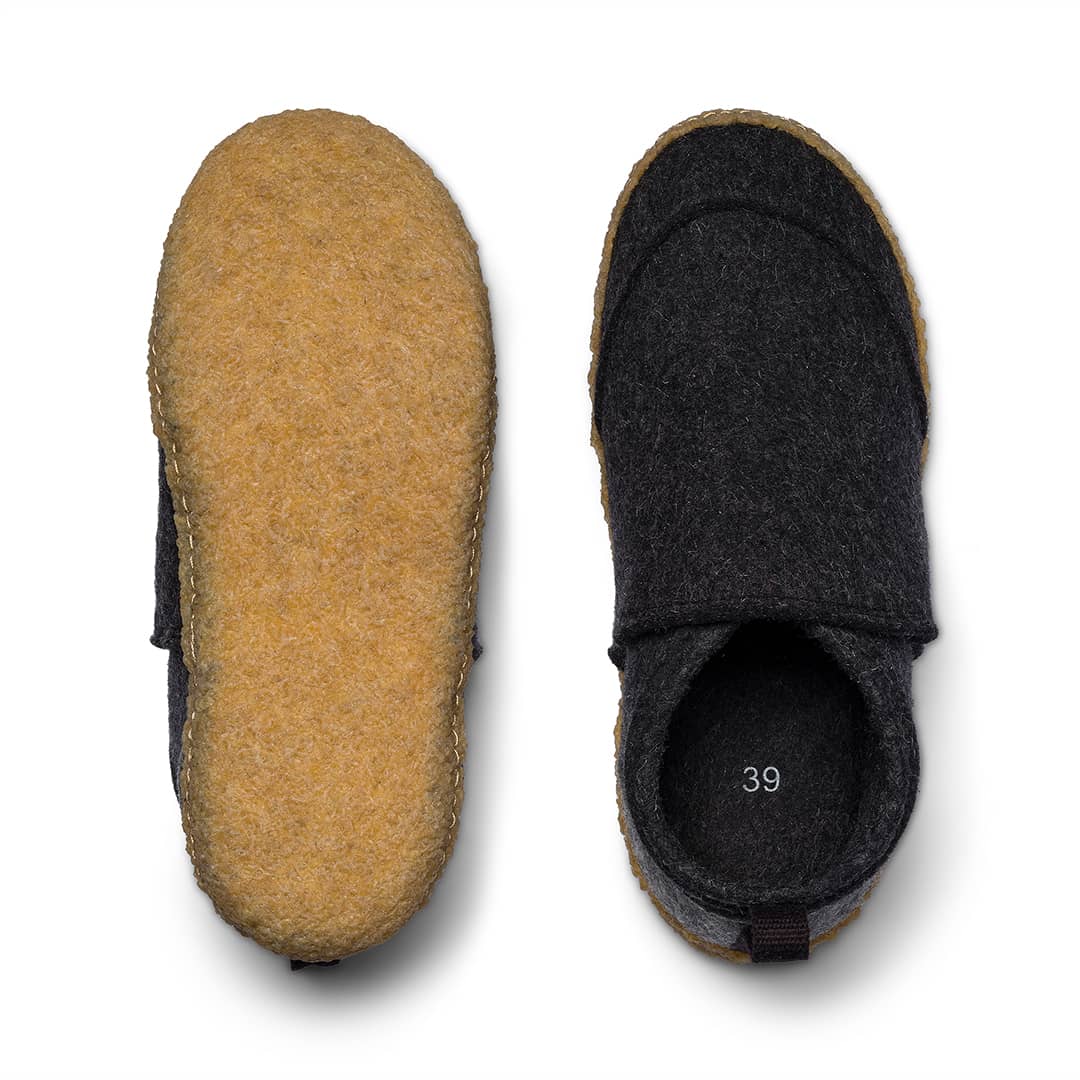 Kyrgies Tengries Walkabouts in charcoal leather, Euro size 35, showcasing casual slip-on footwear with a textured design.