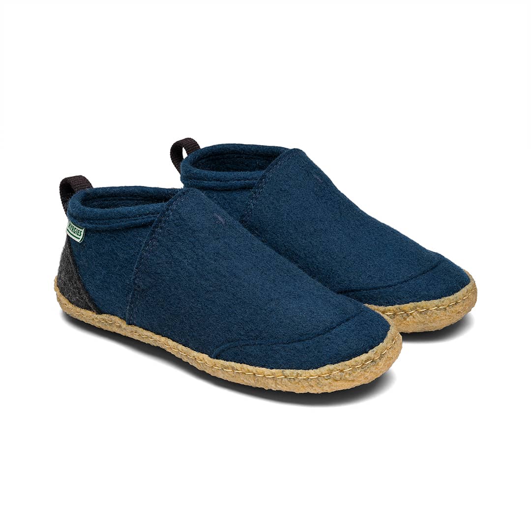 Kyrgies Tengries Walkabouts in charcoal, Euro size 35, casual slip-on shoes with soft fabric and comfortable design.