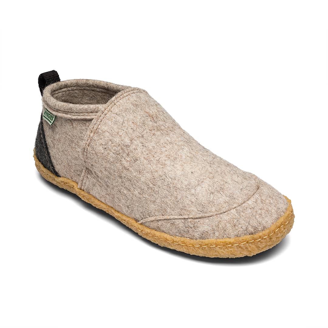 Kyrgies Tengries Walkabouts in charcoal leather for women, Euro size 35, featuring comfortable slip-on design.
