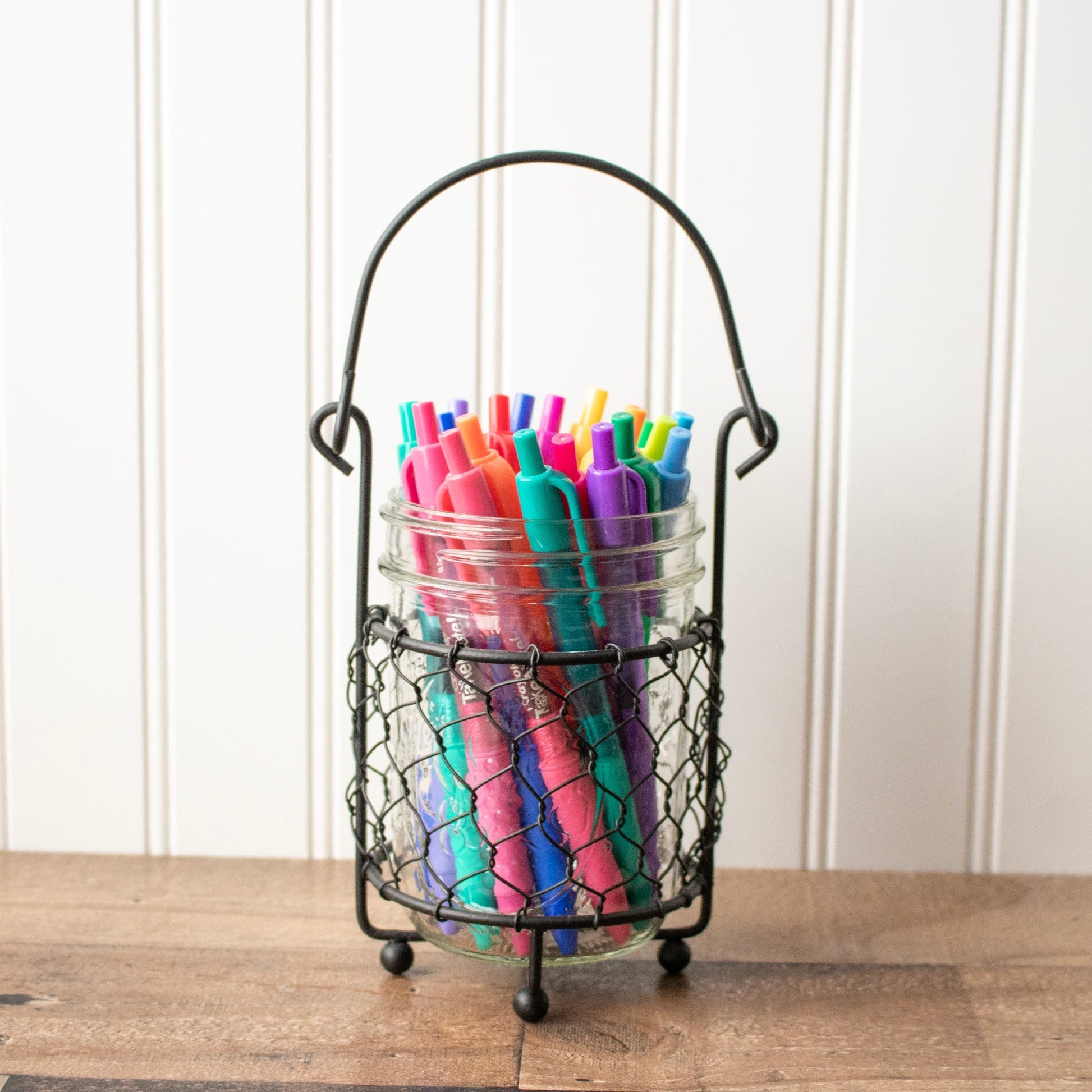Single pint jar caddy with chicken wire from Mason Jar Lifestyle, designed for hanging or carrying one Mason jar.