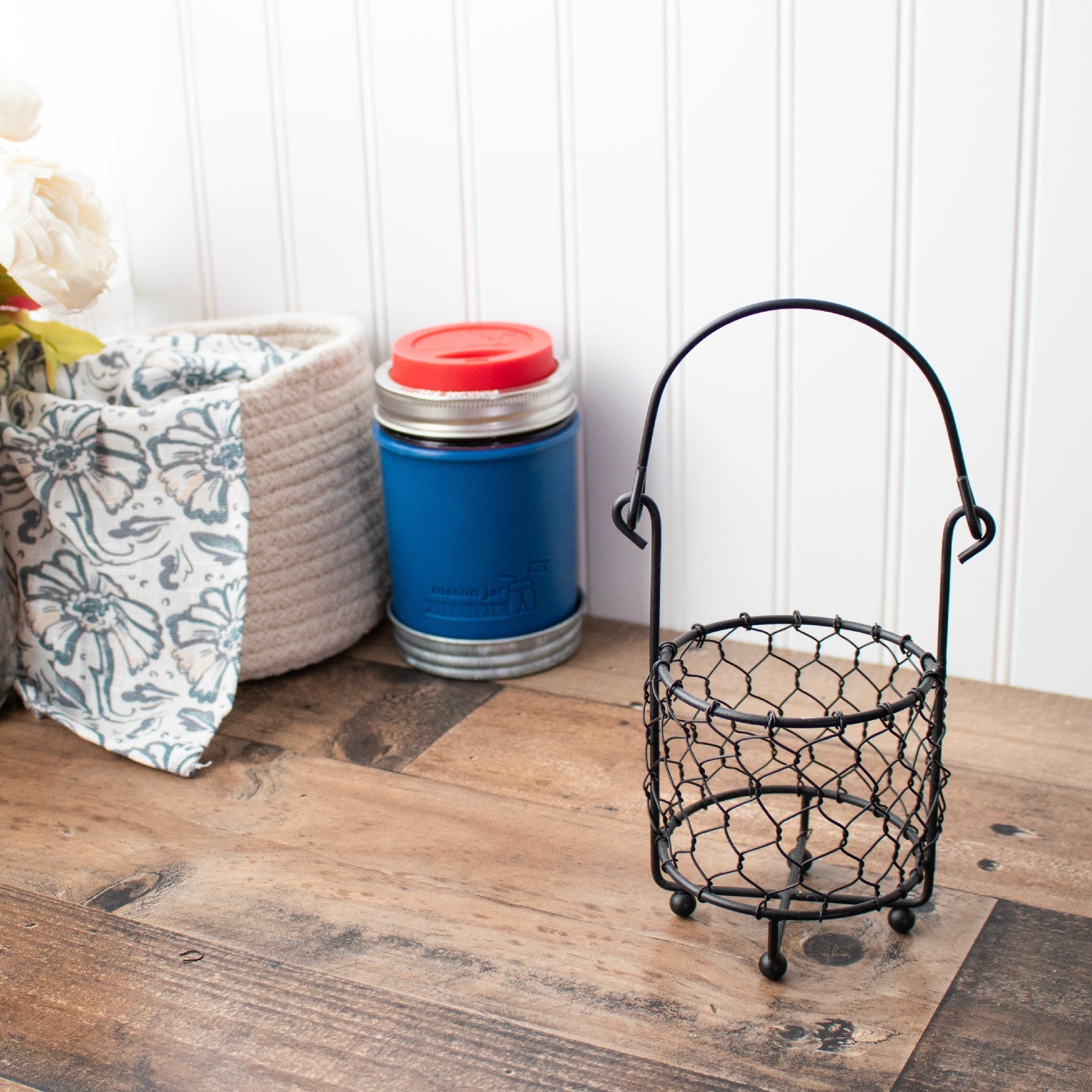 Single pint jar caddy by Mason Jar Lifestyle with chicken wire for hanging or carrying a mason jar.