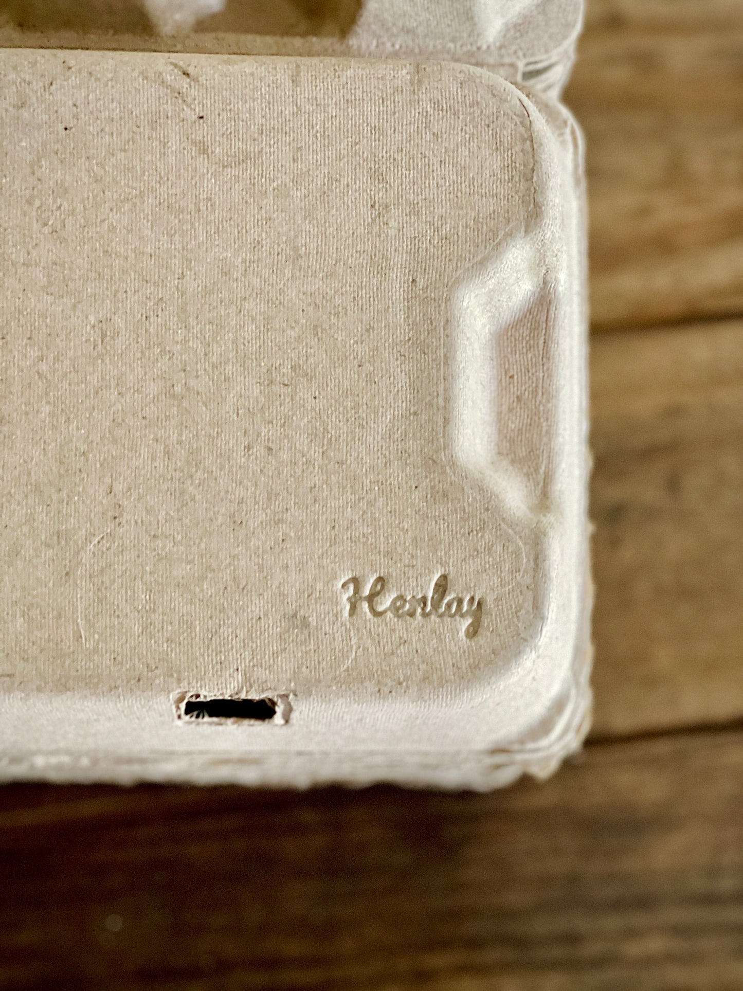 White Henlay Duck Egg Cartons holding half-dozen jumbo eggs, blank flat top, available in two colors, in packs of 20 or 100.