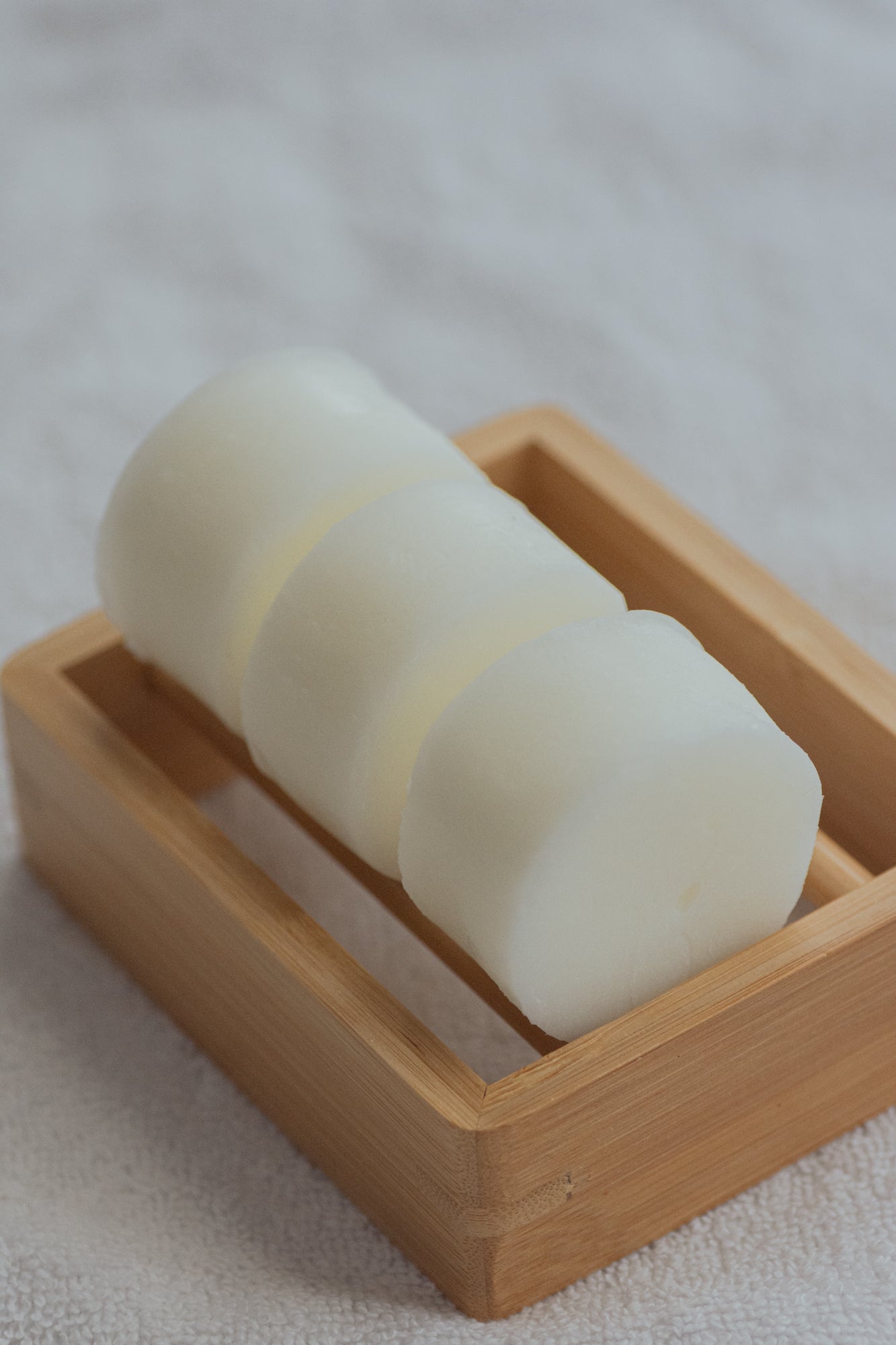No Tox Life SOLIDSILK Delicate Volume Shampoo bar, natural hair care product with soft packaging and clear branding.