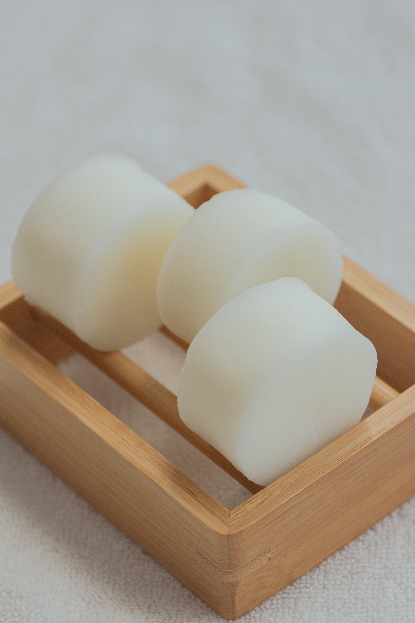 No Tox Life SOLIDSILK Delicate Volume Shampoo bar, natural body care product with a sleek packaging design.