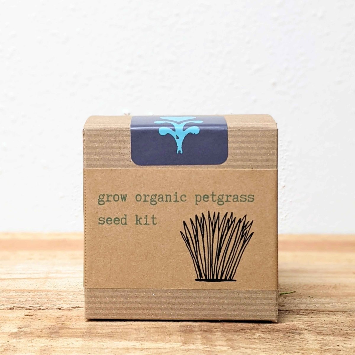 Organic Petgrass Grow Kit with sprouting seeds for healthy pet grass, featuring easy-to-use kit by Plantflix.
