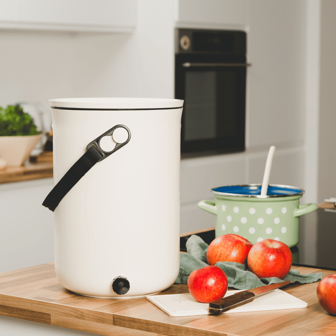TeraGanix Bokashi Kitchen Compost Bin 2.5-gallon with EM Bokashi bran for composting food waste at home.