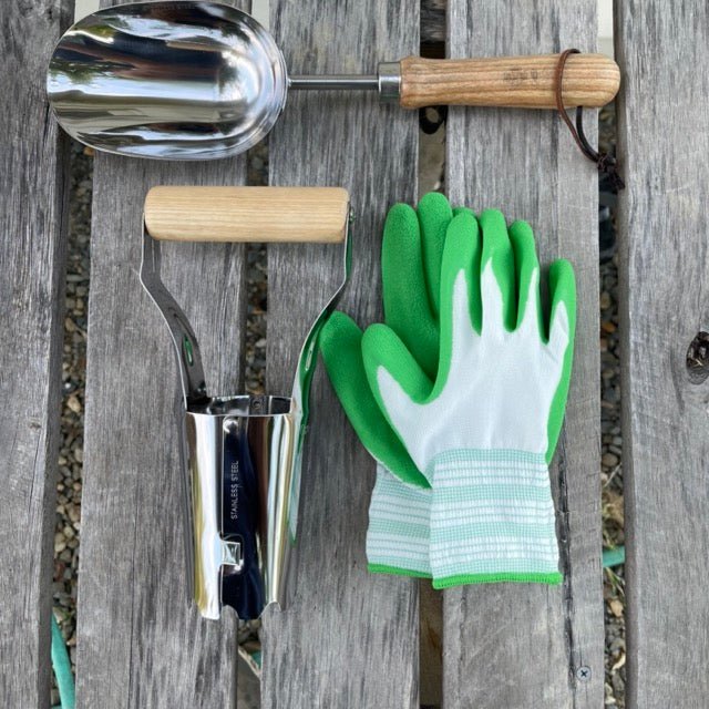 The Celtic Farm bulb planting tool set including hand trowel and dibber for gardening and planting bulbs.