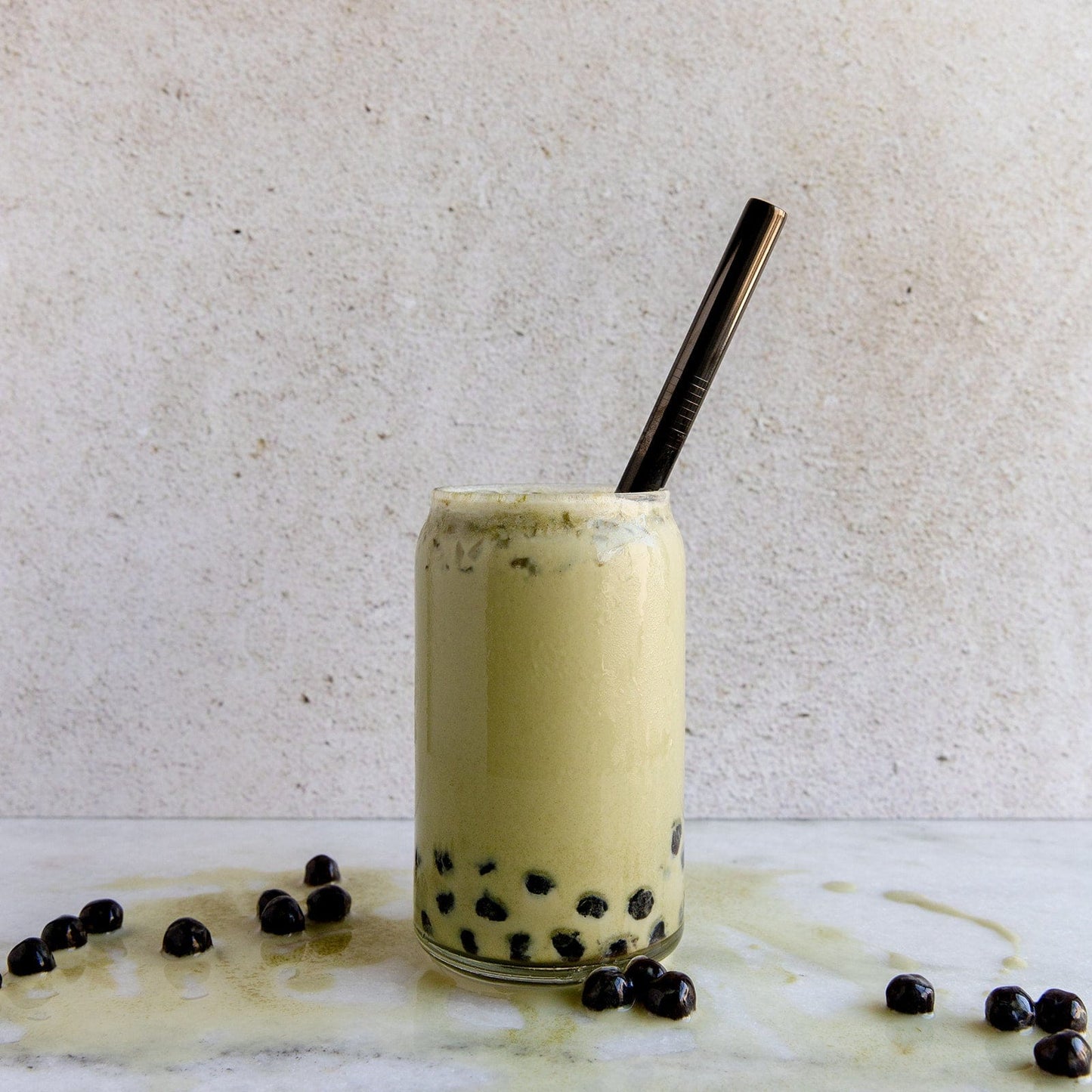 Stainless steel drinking straw in straight, bent, and boba styles, reusable eco-friendly straw for beverages.