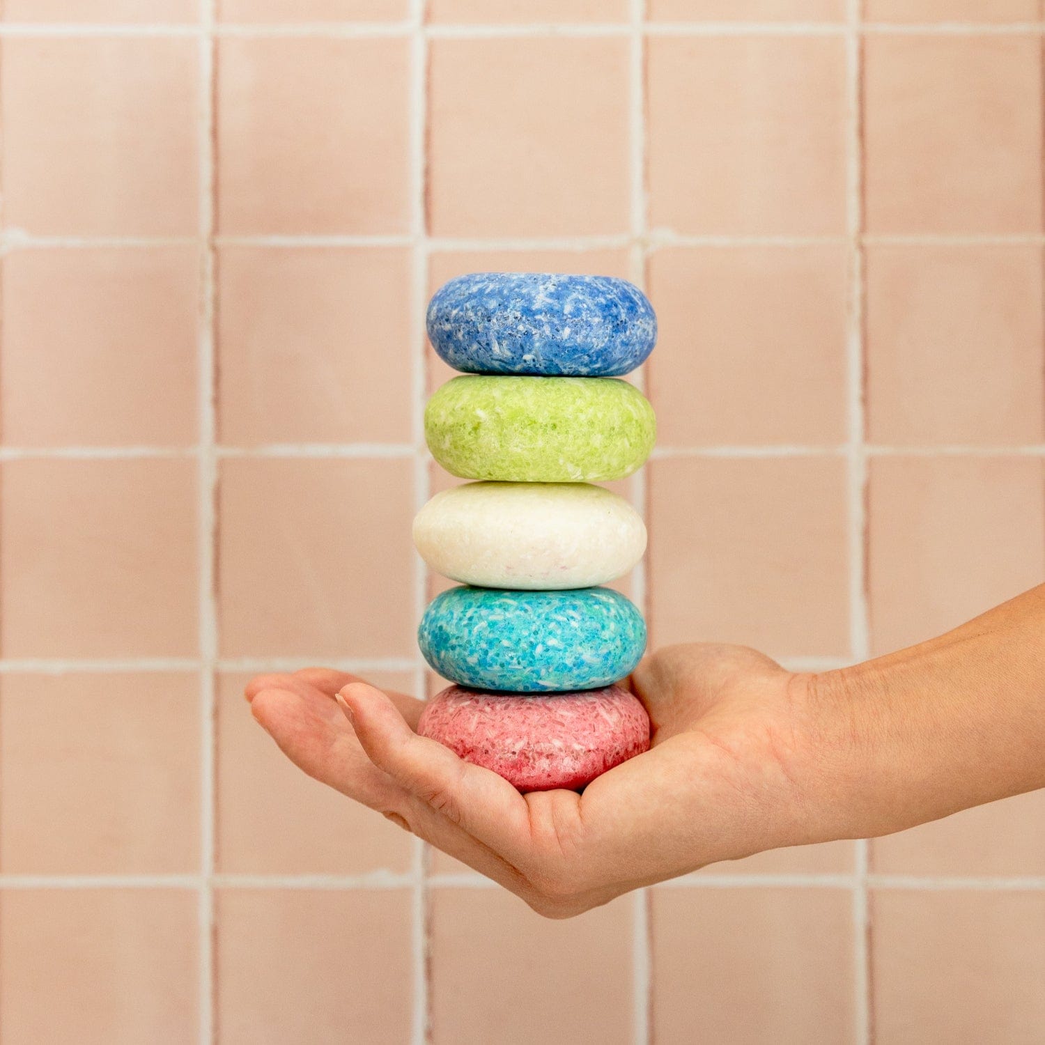 ZeroWasteStore.com shampoo bar with castor oil, natural solid shampoo for hair cleansing and nourishment.
