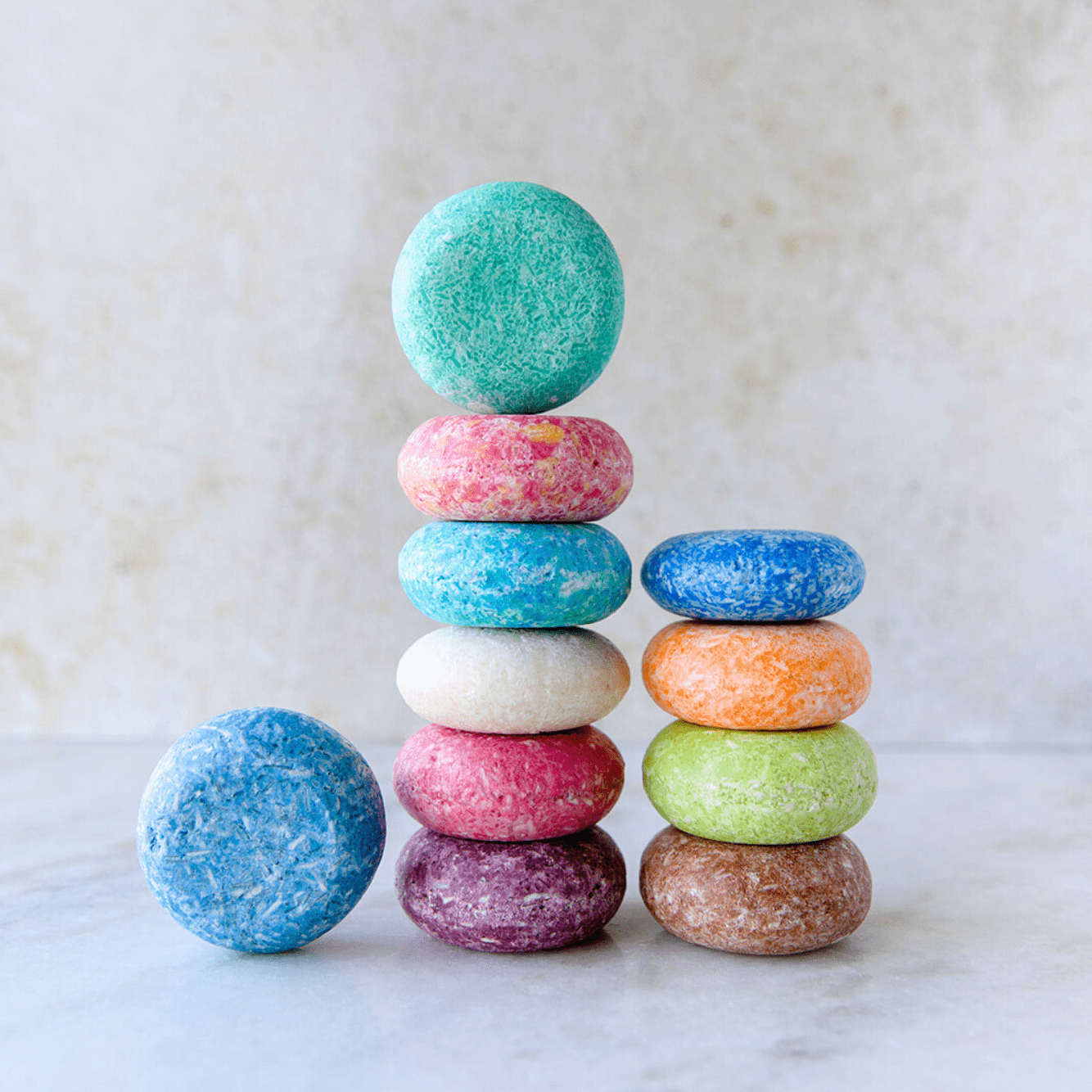 ZeroWasteStore.com castor oil shampoo bar with floral bloom, eco-friendly shampoo for natural hair care.